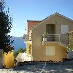 Boris Πανσιόν Omiš